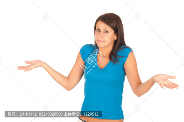 不確定的年輕女子在藍(lán)色T恤孤立在白色背景