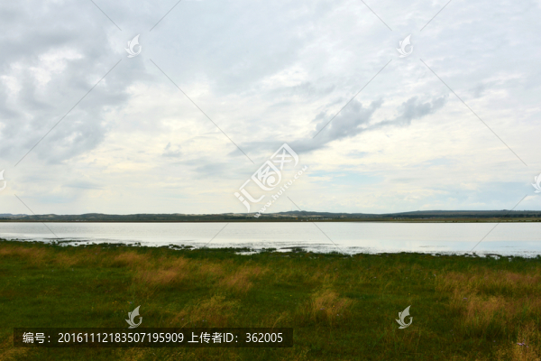 草原湖泊
