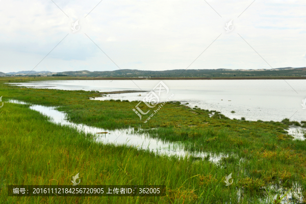草原湖泊