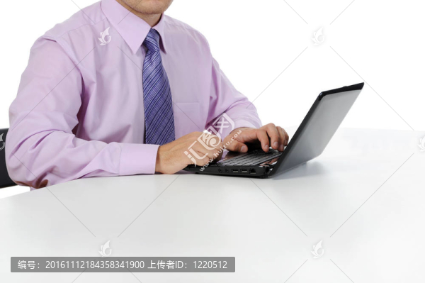 手上的筆記本電腦