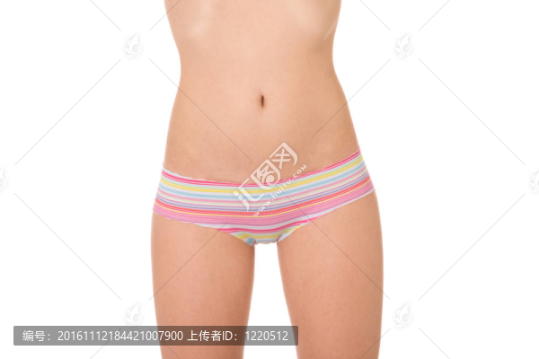 年輕的白人女性模特內(nèi)衣