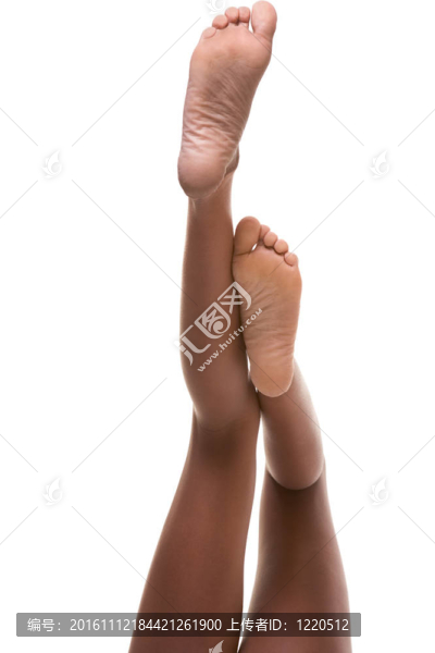 非洲裔婦女修長的雙腿和腳