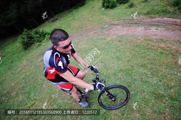 安裝自行車的人outdoormount自行車馬