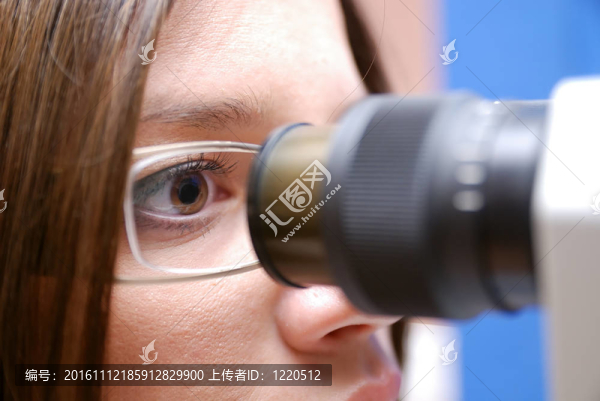 女性眼科