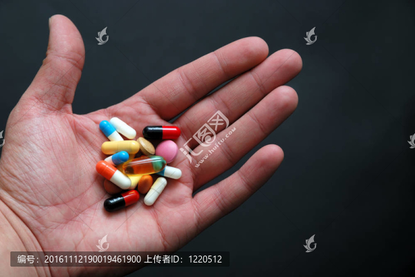 藥片在手