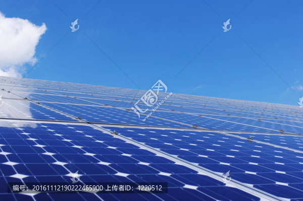 太陽能電池板和藍(lán)天