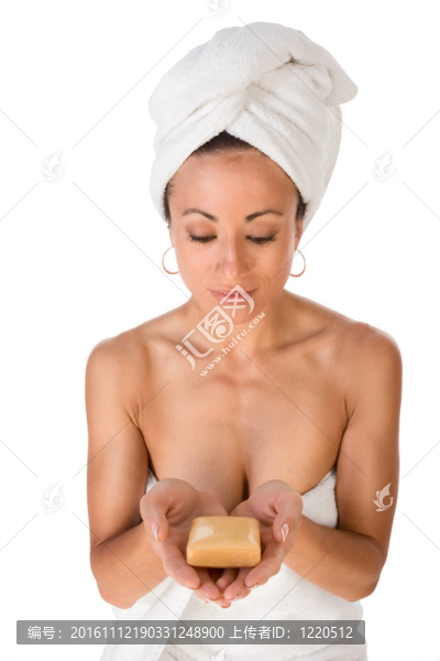 民族婦女準備桑拿酒吧肥皂