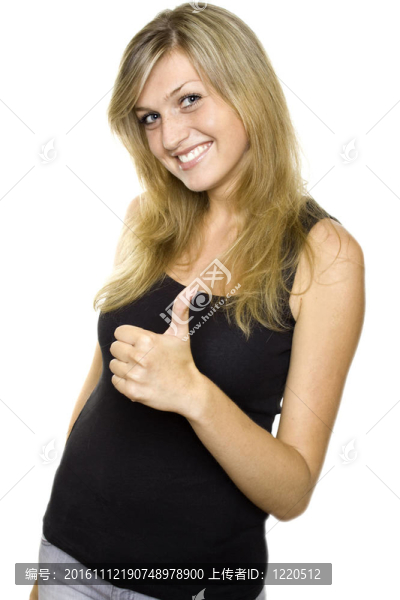 年輕的女人豎起大拇指