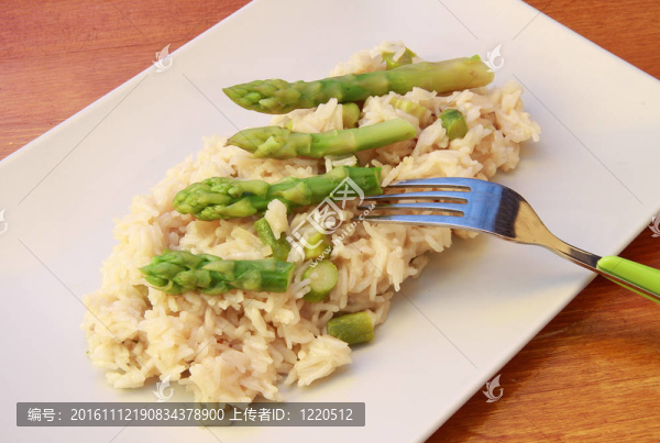 米飯配蘆筍