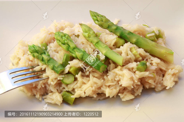 米飯配蘆筍