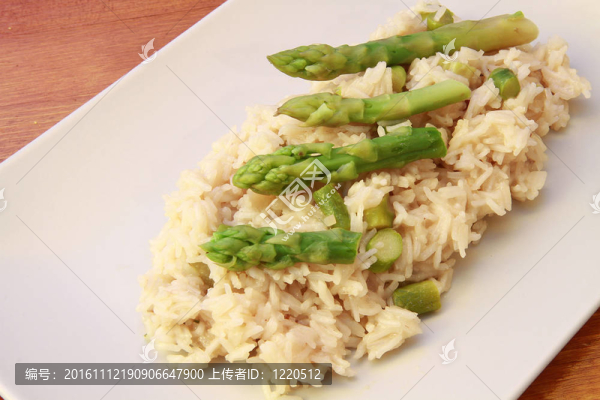 米飯配蘆筍