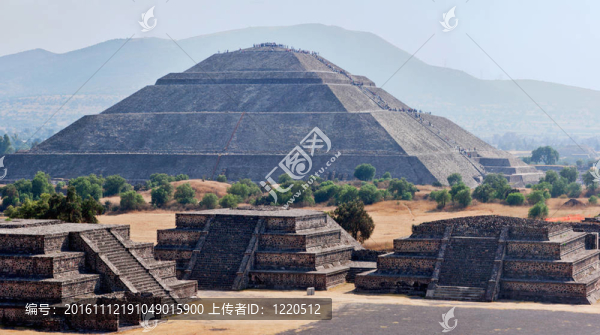 特奧蒂瓦坎金字塔全景