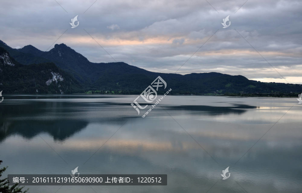 柔和的顏色；科赫爾湖