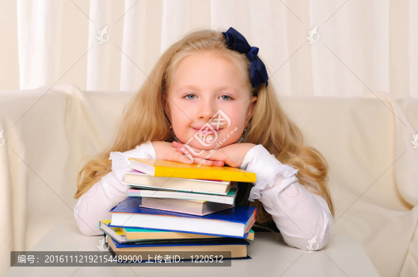 小女孩一直在學習