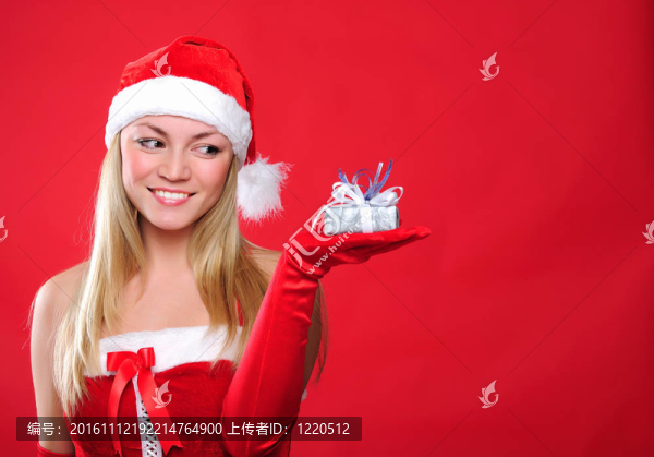 一個(gè)年輕迷人的女孩的肖像