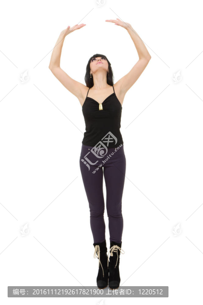 美麗的年輕女人推的東西