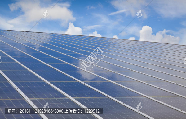 具有云反射的大型太陽(yáng)能光伏發(fā)電