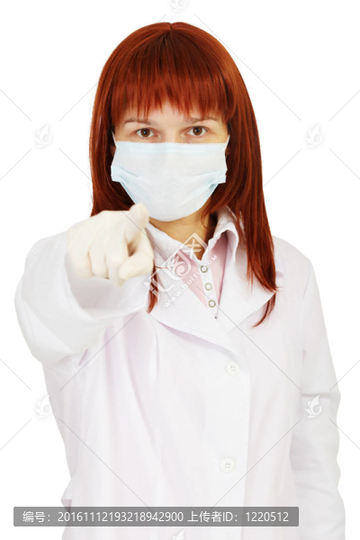 工作人員護(hù)士指著我們