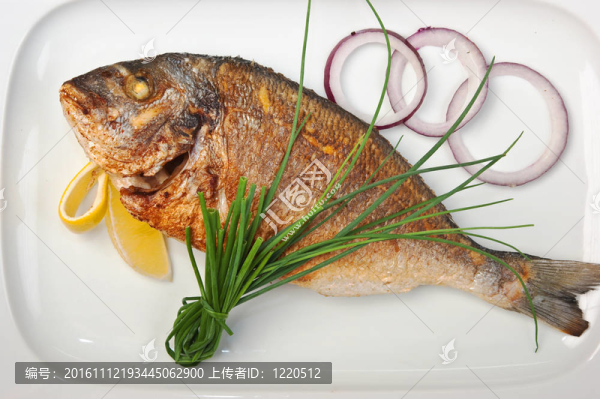 洋蔥炒魚菜