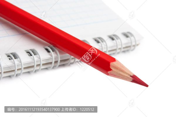 紅鉛筆和筆記本