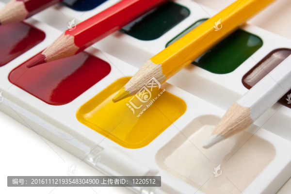 彩色鉛筆和水彩顏料