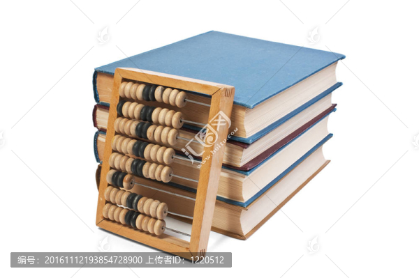木制算盤在一堆書