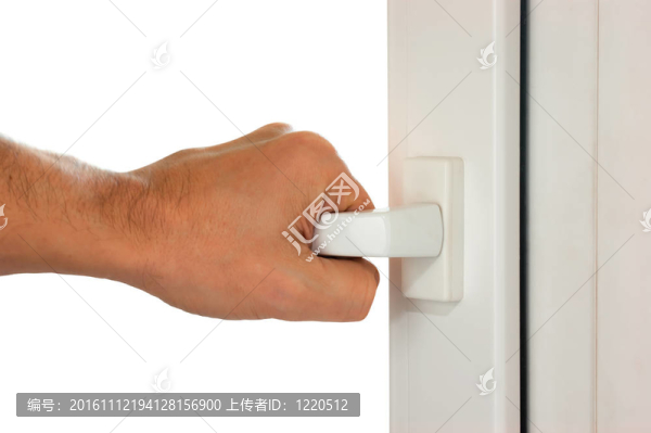 手打開一扇窗戶