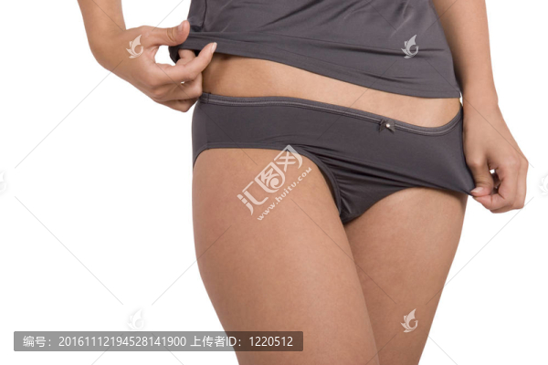 性感的年輕女人穿著灰色內(nèi)衣