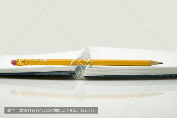 咬鉛筆