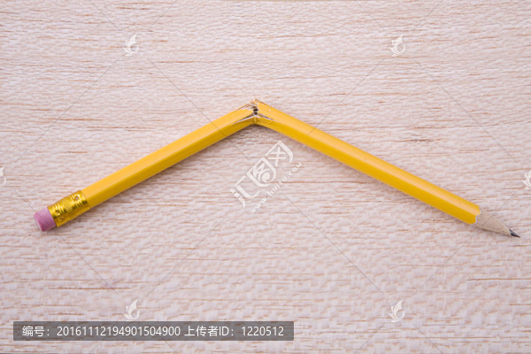 破碎的鉛筆-匯圖網(wǎng) www.fosd68.com 破碎的鉛筆