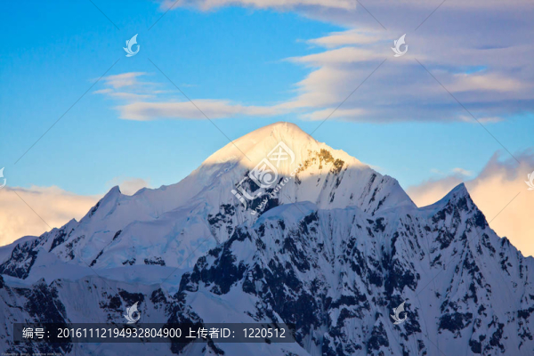 美麗的雪山