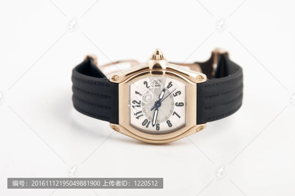 黑色帶子和金色手表