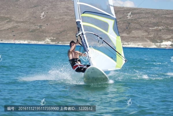 滑浪風帆前進