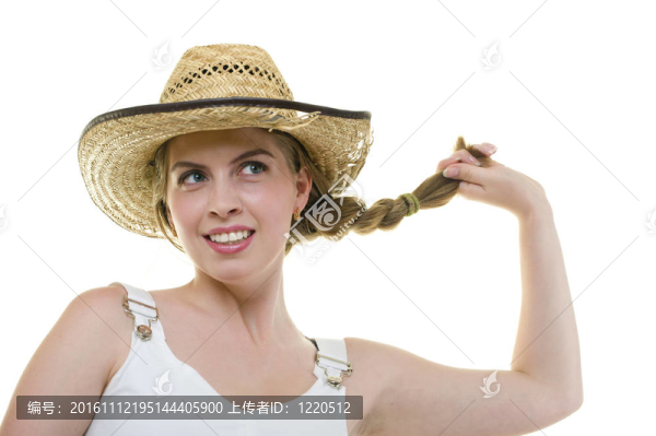 戴著稻草帽的年輕女人