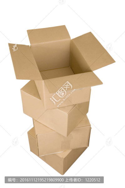 堆放在煙囪里的棕色紙箱