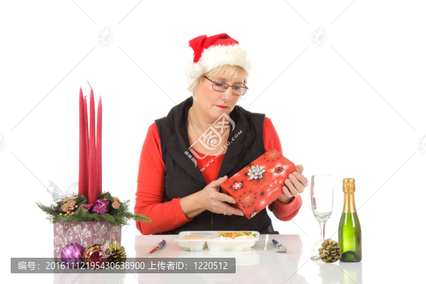 白人中年婦女；孤獨(dú)感