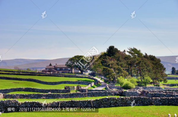 干砌石墻和農(nóng)場。