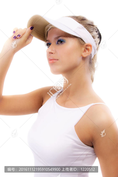 頭上有防曬峰的女孩肖像