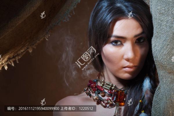 可愛和熱情的美國印第安女孩