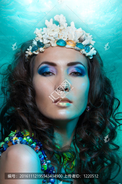 珊瑚冠中的美人魚女王