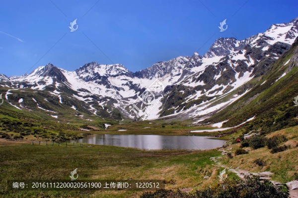 在南蒂羅爾山湖