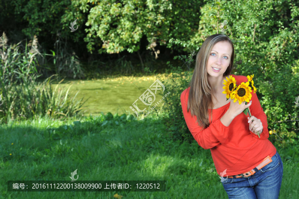 年輕女子戶外