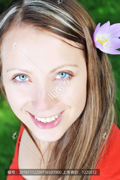 年輕女子戶外