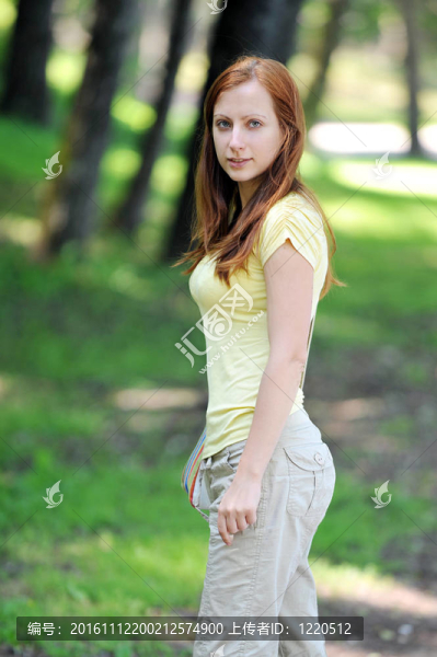 年輕的女人