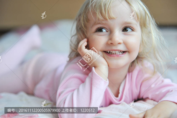 小女孩