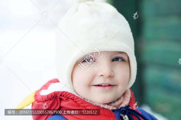 小女孩