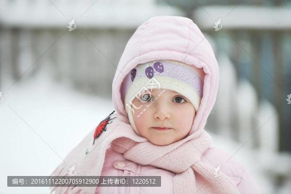 小女孩
