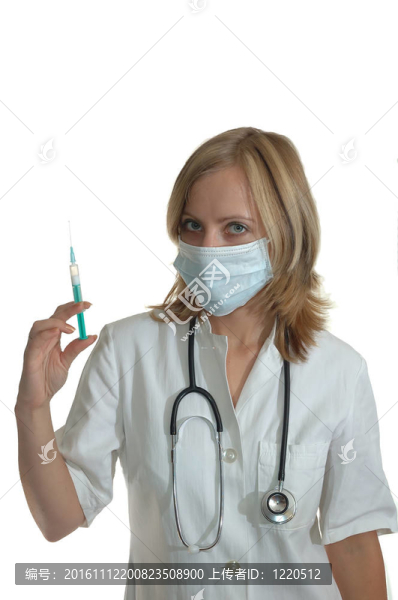 帶注射器的年輕女醫(yī)生
