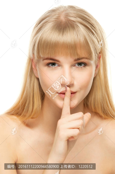 美麗的女人呼喚沉默