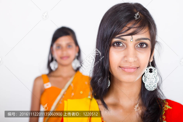 兩個年輕的印度婦女